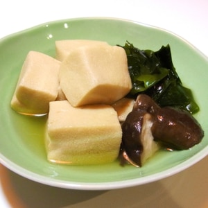 高野豆腐と椎茸とわかめの煮物